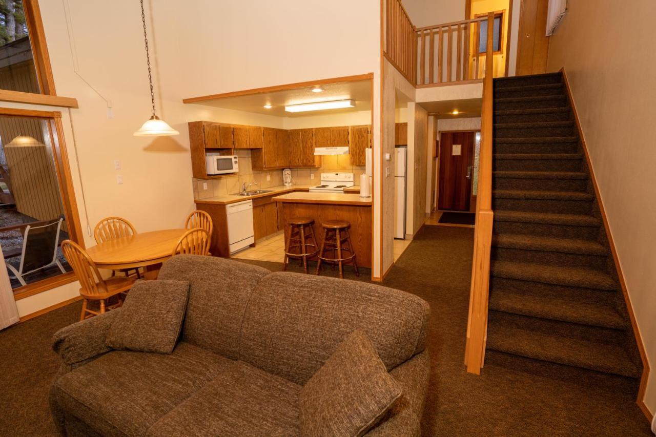 Fairmont Hot Springs Resort 외부 사진