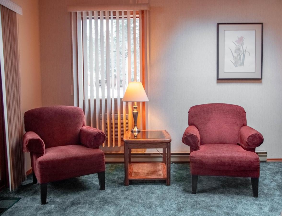 Fairmont Hot Springs Resort 외부 사진
