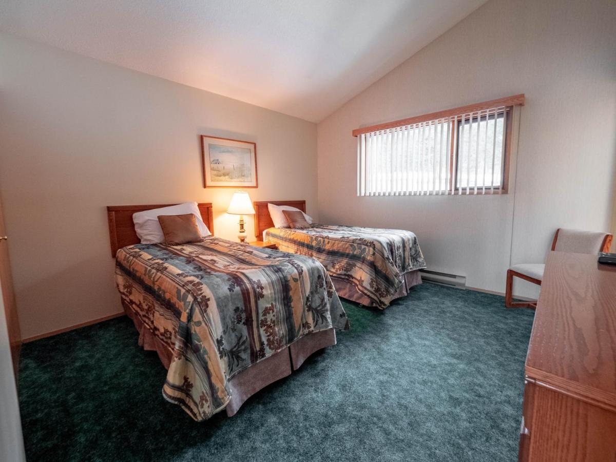 Fairmont Hot Springs Resort 외부 사진