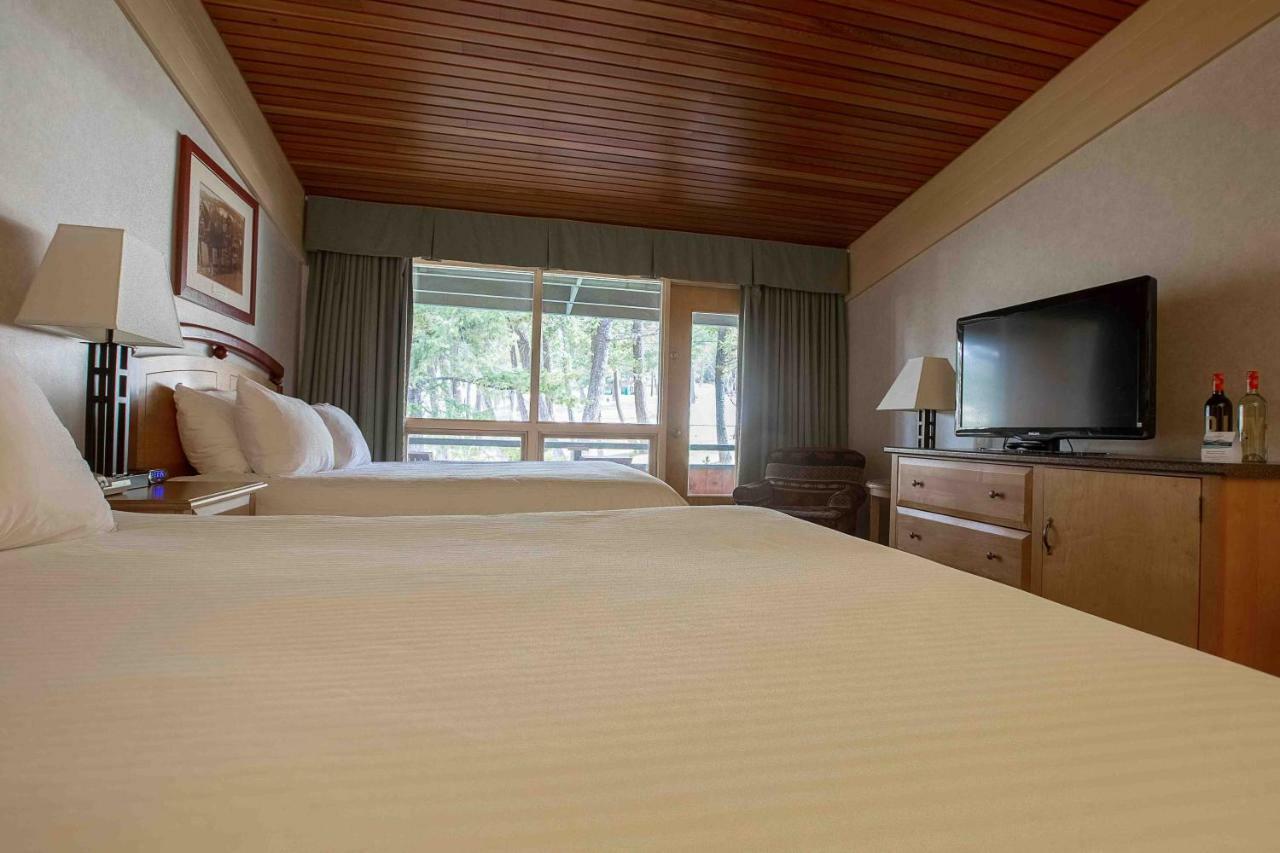 Fairmont Hot Springs Resort 외부 사진