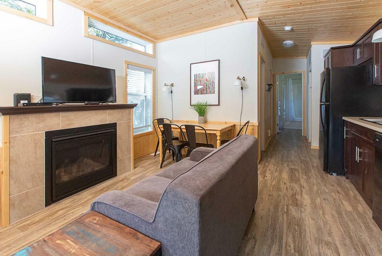 Fairmont Hot Springs Resort 외부 사진