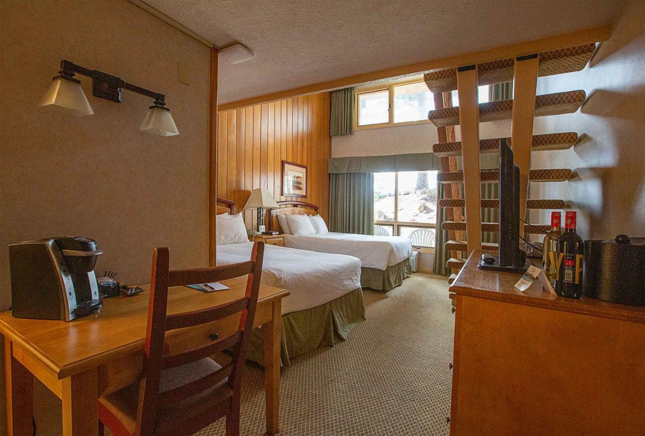 Fairmont Hot Springs Resort 외부 사진
