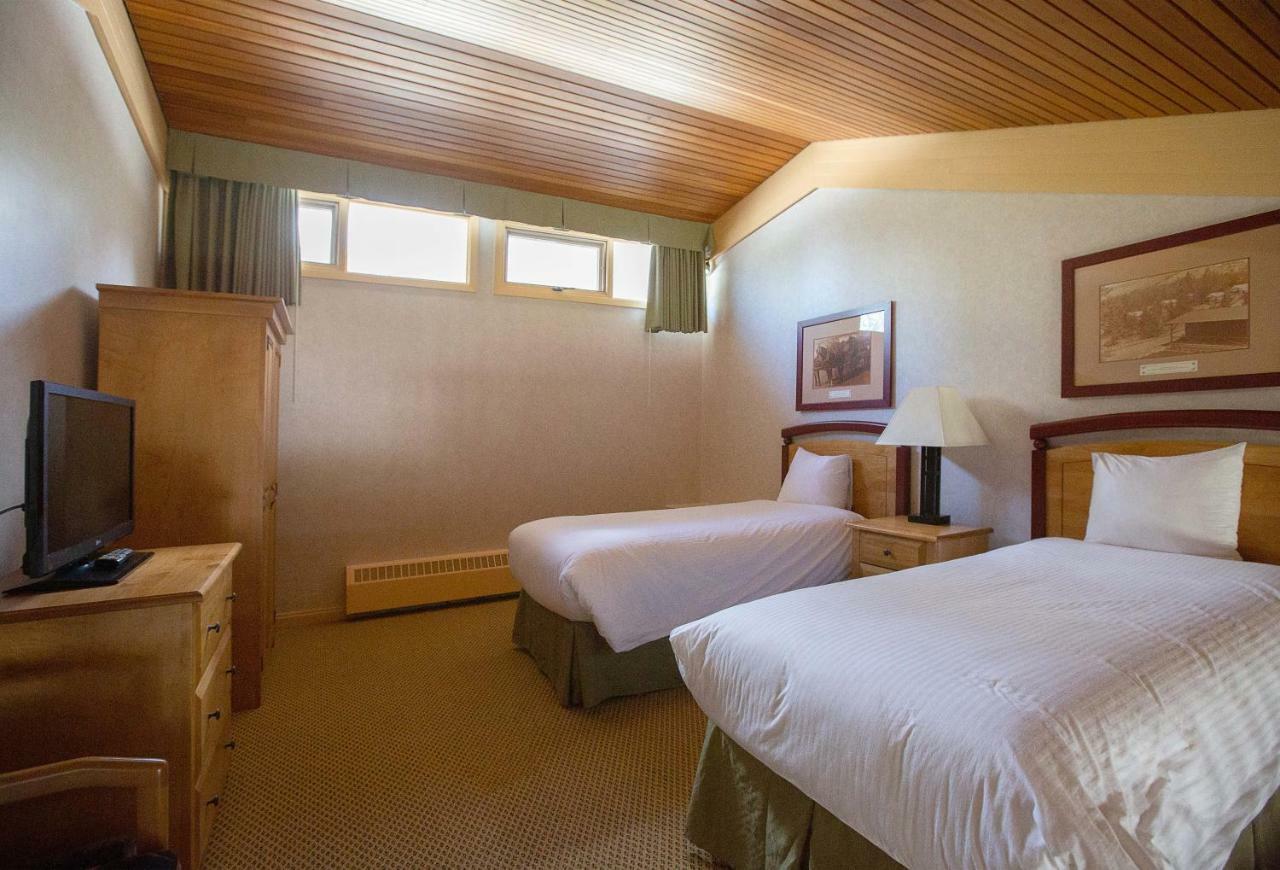 Fairmont Hot Springs Resort 외부 사진
