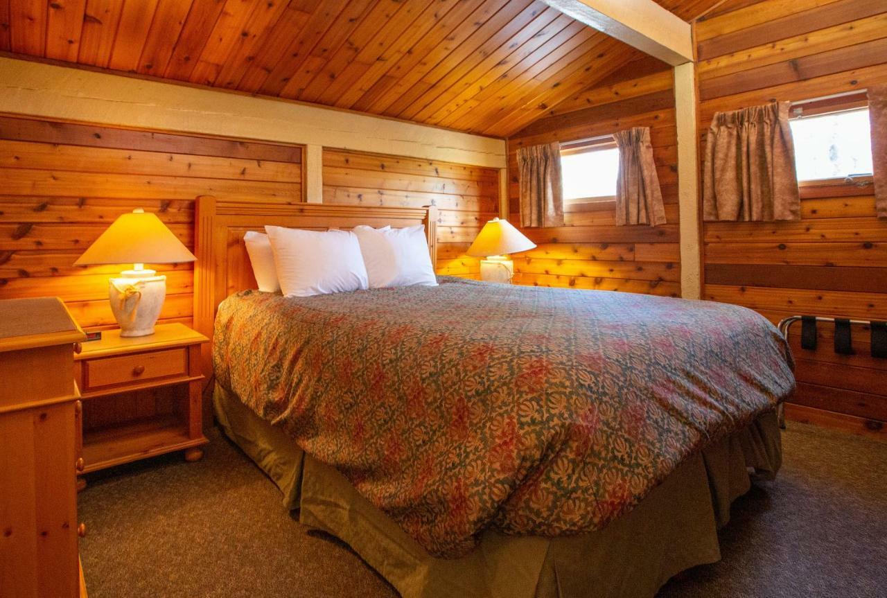 Fairmont Hot Springs Resort 외부 사진