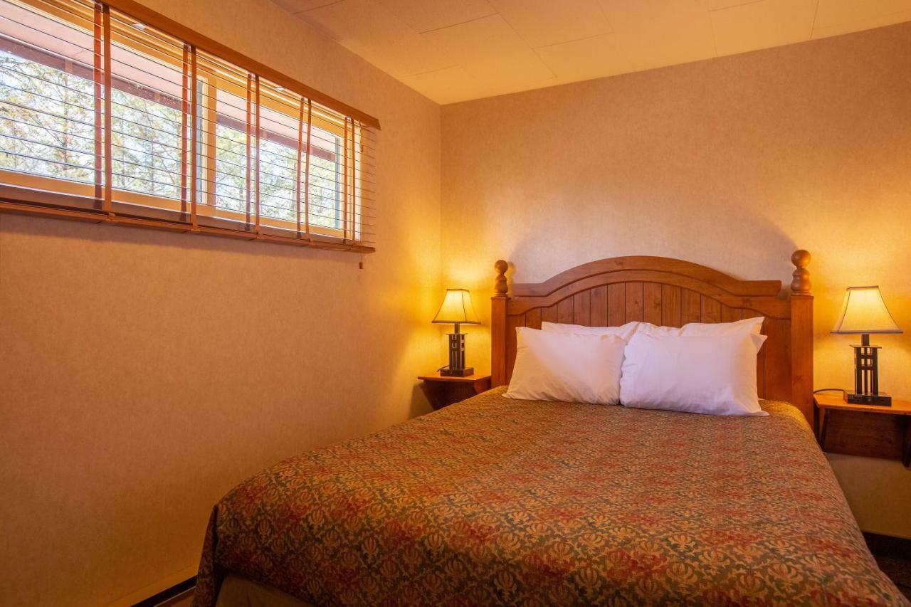 Fairmont Hot Springs Resort 외부 사진