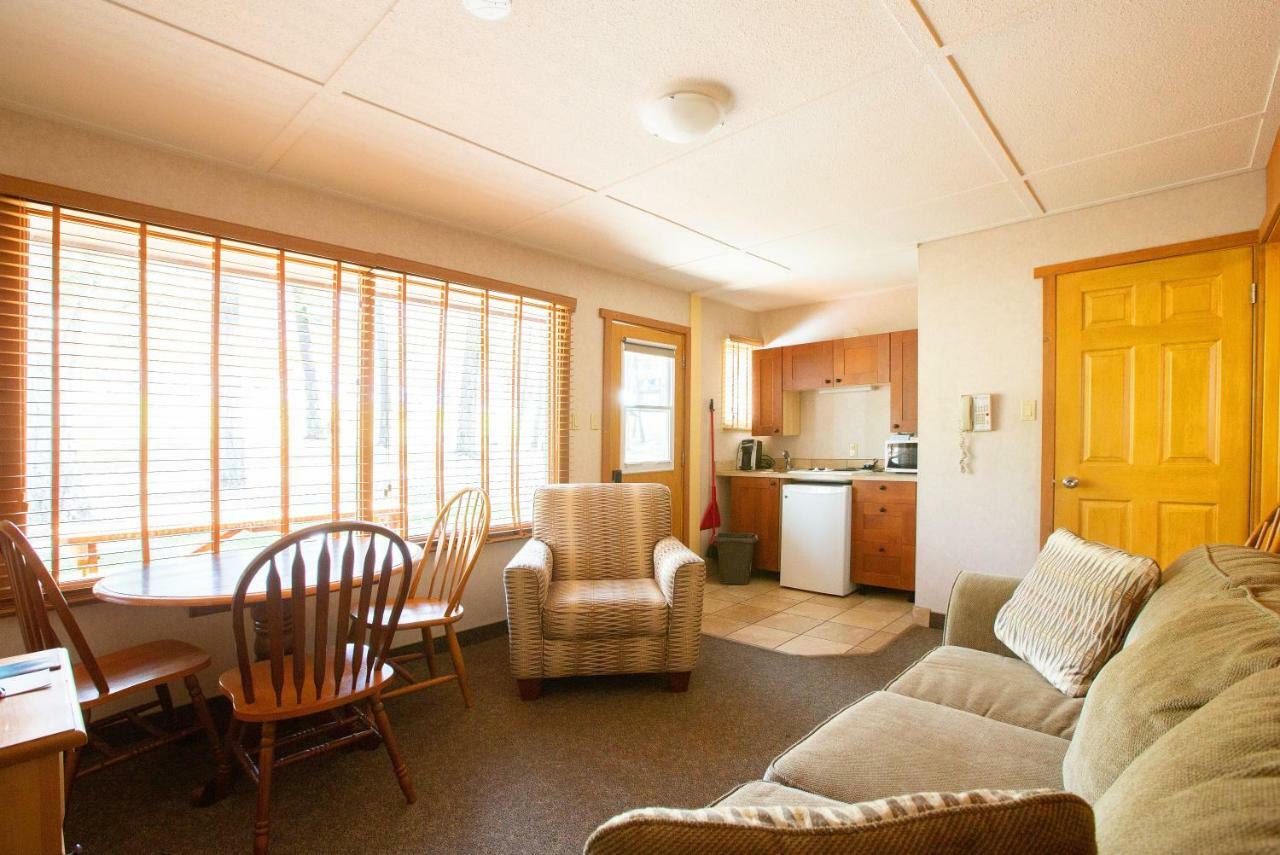 Fairmont Hot Springs Resort 외부 사진